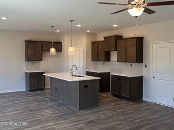 6015 Mountain Heights Ln, Corryton, TN 37721
