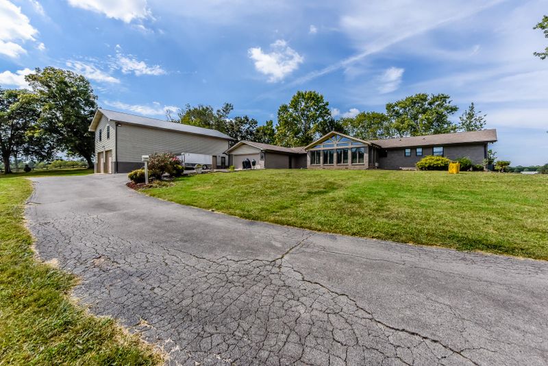 602 Chilhowee View Rd, Maryville, TN 37803