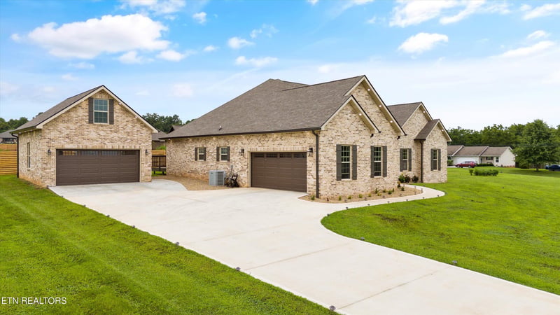 602 Majestic Mtns Blvd, Walland, TN 37886