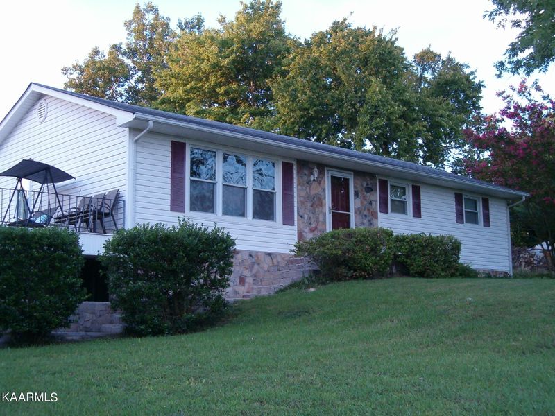 602 Skyline View Ln, Harriman, TN 37748
