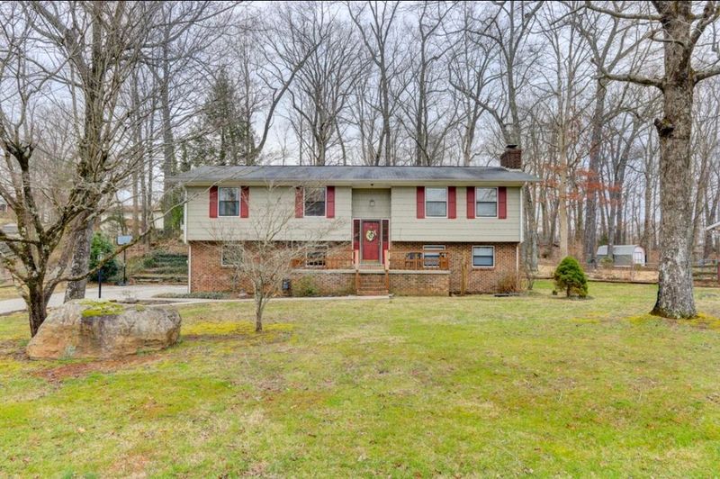 602 Timbercrest Dr, Clinton, TN 37716