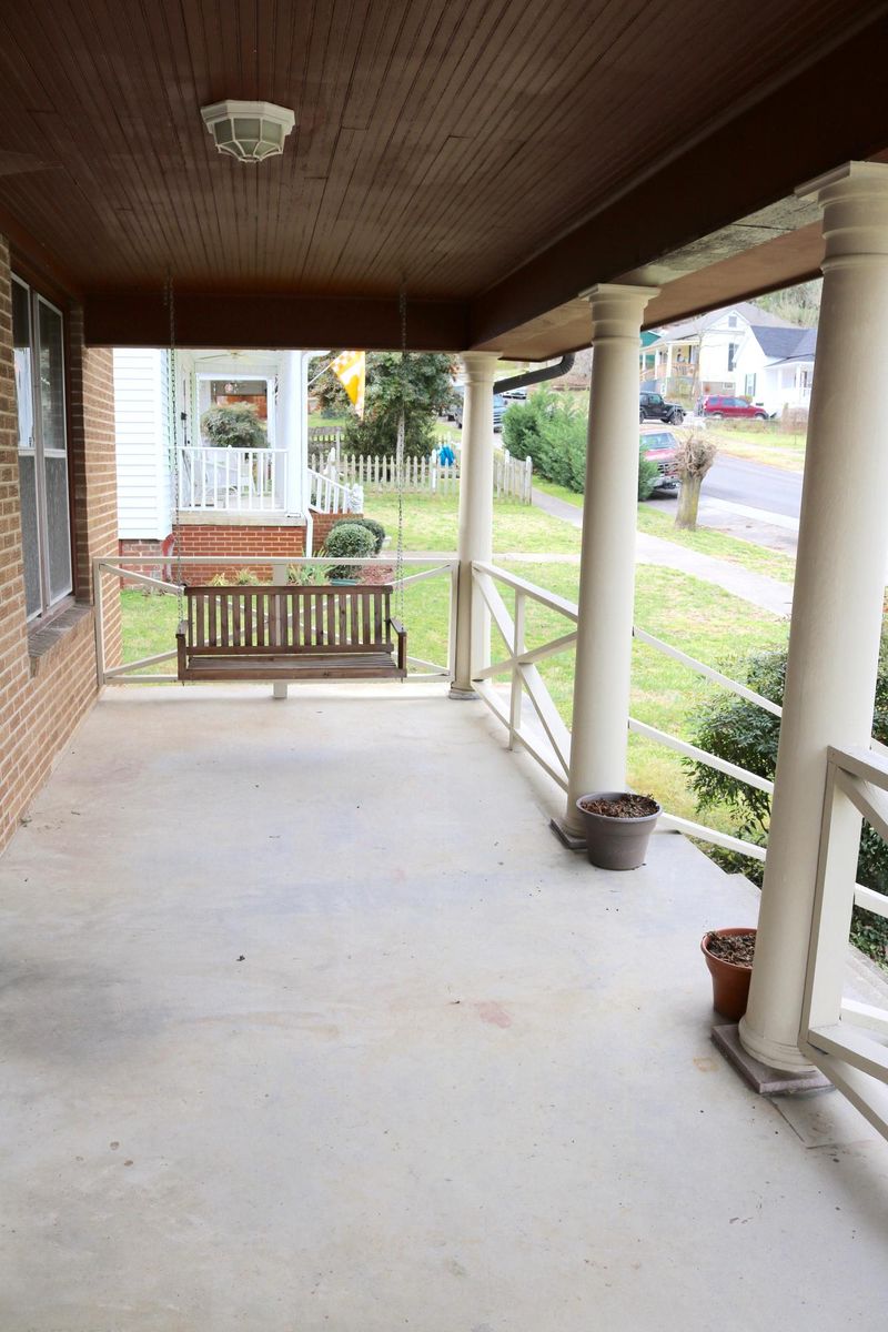 602 W 1st Ave, Lenoir City, TN 37771