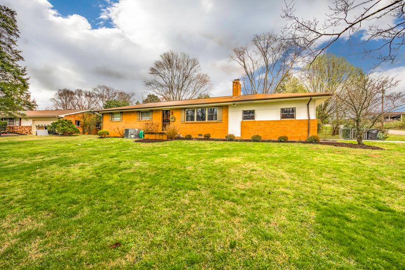6020 Crisp Ln, Knoxville, TN 37920