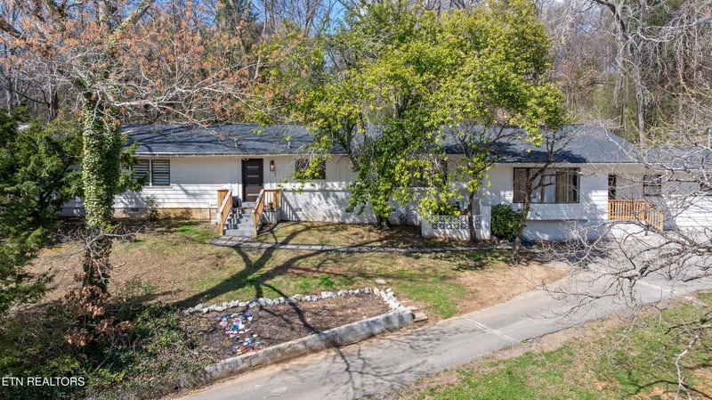 6020 Weems Rd, Knoxville, TN 37918