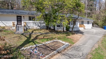 6020 Weems Rd, Knoxville, TN 37918