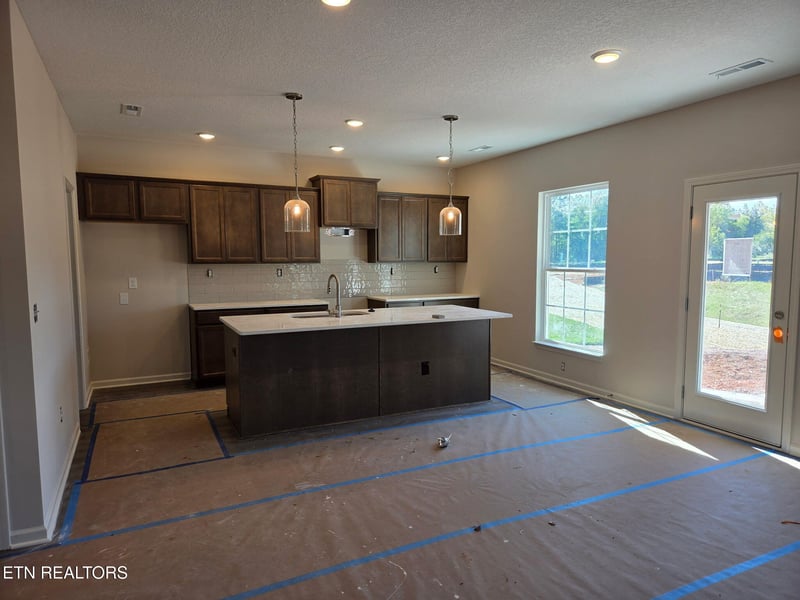 6021 Mountain Heights Ln, Corryton, TN 37721