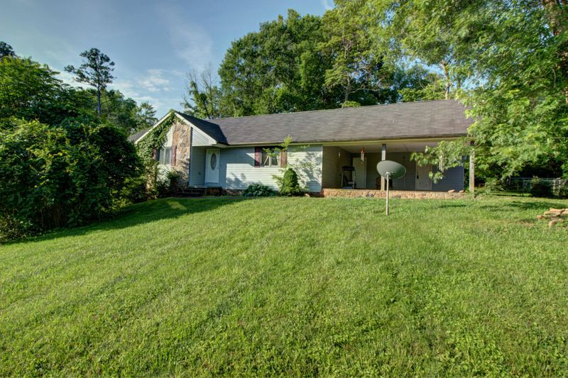 6025 Maloneyville Rd, Corryton, TN 37721