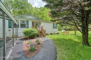 6028 Loch Loosa Dr, Crossville, TN 38572