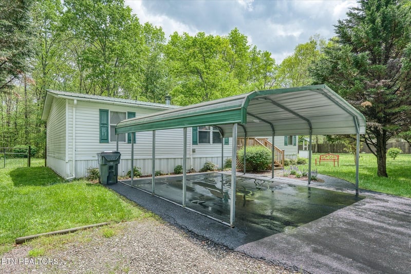 6028 Loch Loosa Dr, Crossville, TN 38572