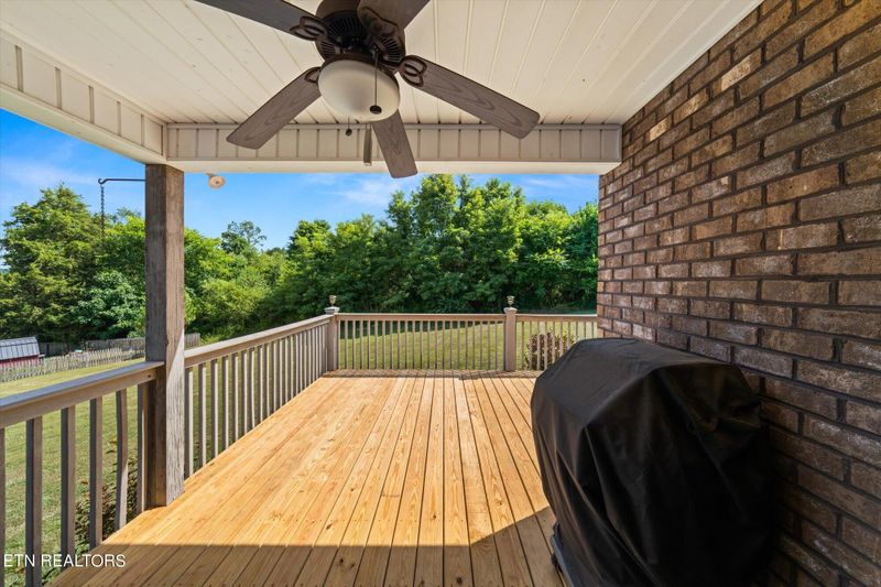 6029 Whisper Ridge Ln, Corryton, TN 37721