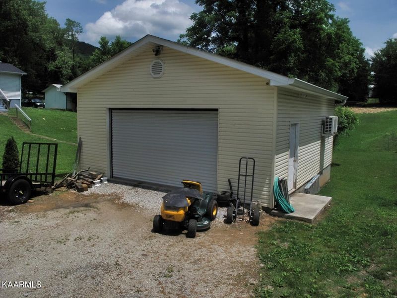 603 E Beech St, Lafollette, TN 37766