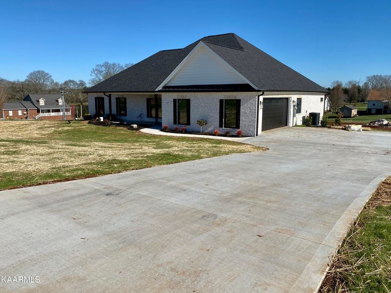 603 Majestic Mtns Blvd, Walland, TN 37886