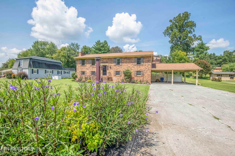 603 Riverbend Rd, Clinton, TN 37716