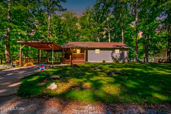 603 S Lake Dr, Oneida, TN 37841