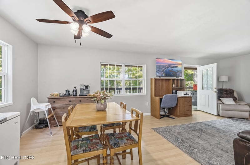 603 S Lake Dr, Oneida, TN 37841