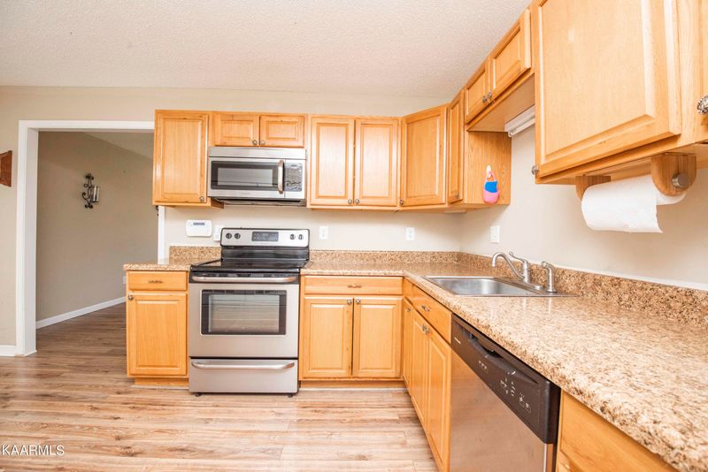 603 Stowers Dr, Corryton, TN 37721