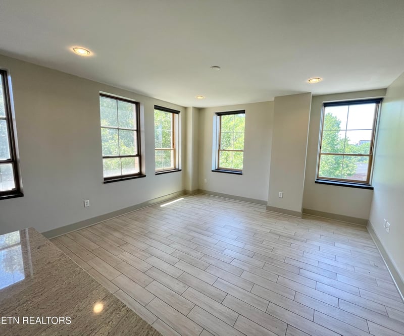 603 W Main St #301, Knoxville, TN 37902
