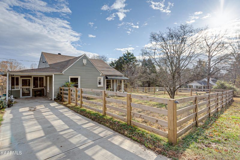6032 Pleasant Run Ln, Knoxville, TN 37918