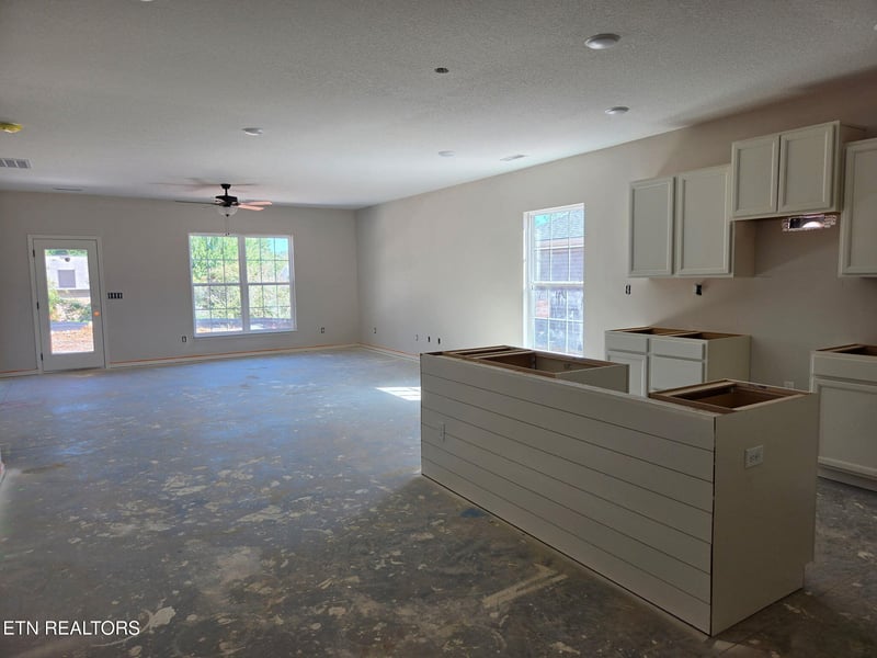 6034 Mountain Heights Ln, Corryton, TN 37721