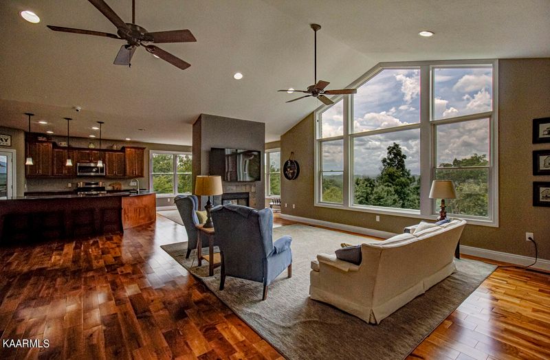 604 Cedar Top Dr, Sevierville, TN 37876