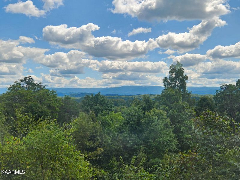604 Cedar Top Dr, Sevierville, TN 37876