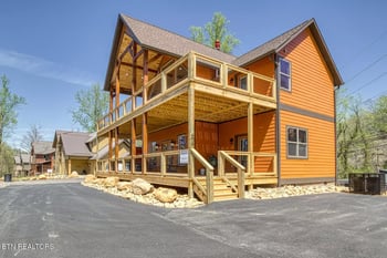 604 Cherokee Orchard Rd, Gatlinburg, TN 37738