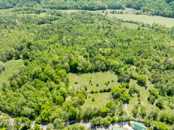 604 E Millers Cove Rd, Walland, TN 37886