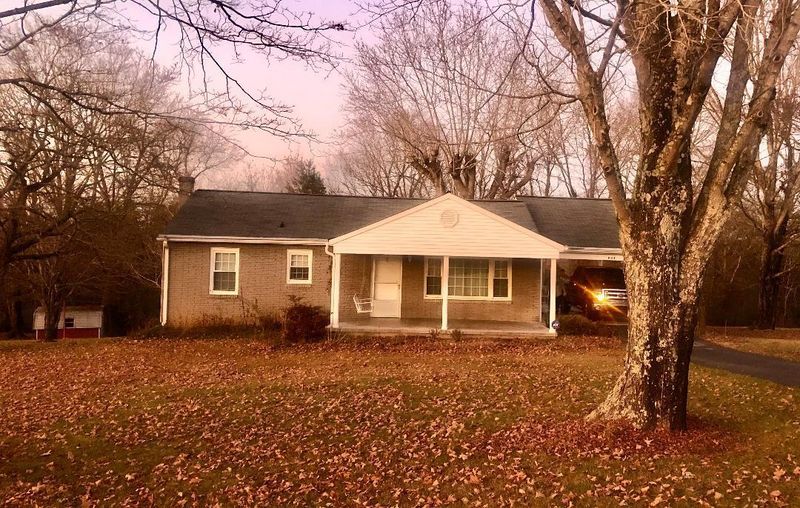604 E Ridgecrest Dr, Kingston, TN 37763