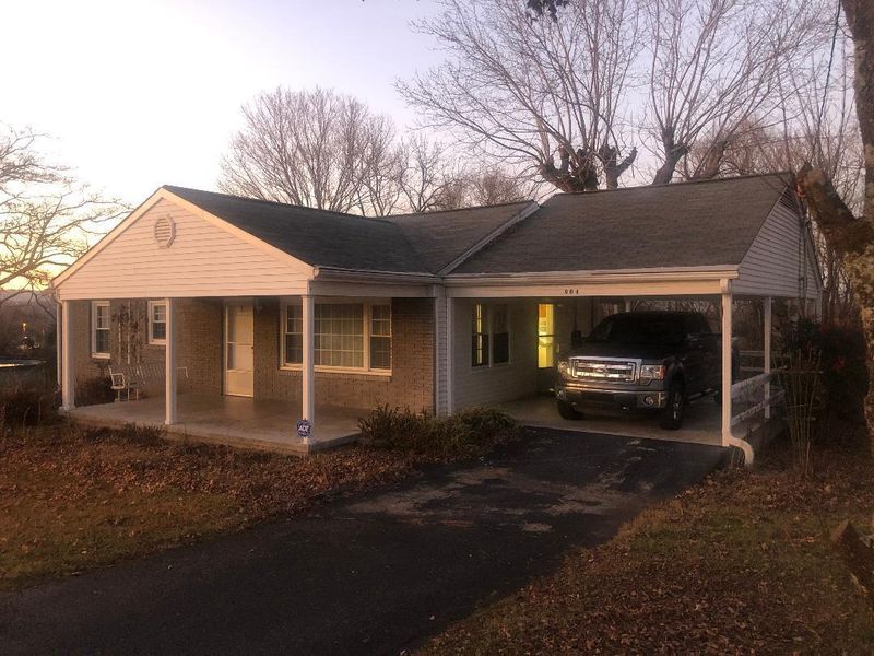 604 E Ridgecrest Dr, Kingston, TN 37763
