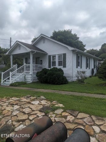 604 E Virginia Ave, Lafollette, TN 37766