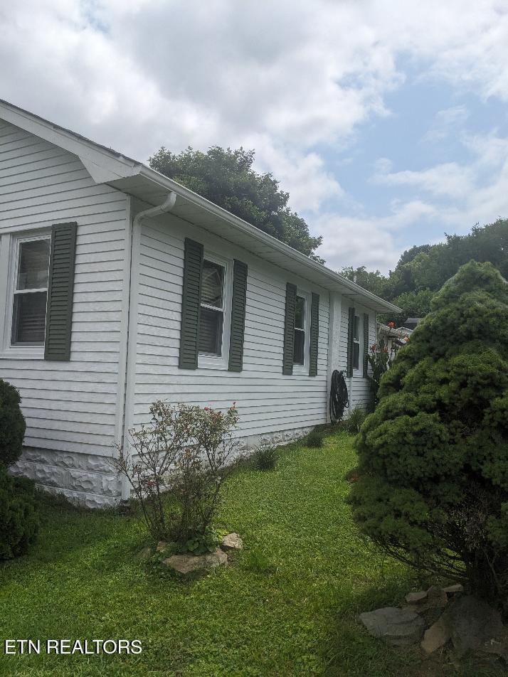 604 E Virginia Ave, Lafollette, TN 37766