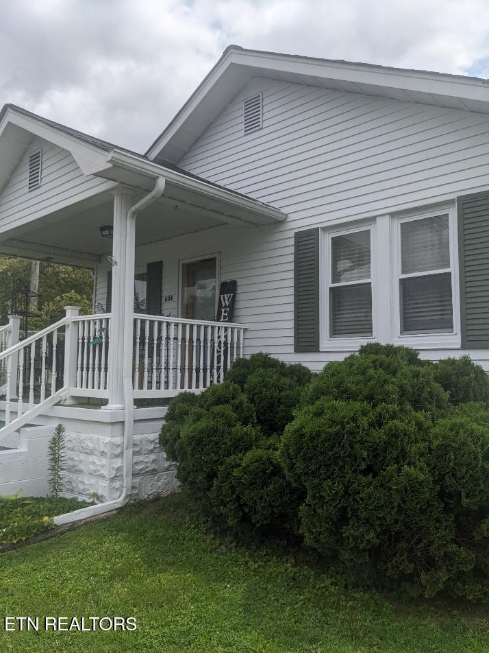 604 E Virginia Ave, Lafollette, TN 37766