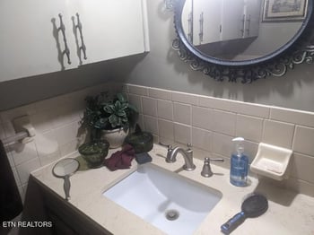 604 E Virginia Ave, Lafollette, TN 37766