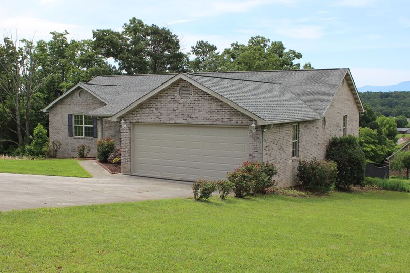 604 Emerald Ave, Kodak, TN 37764