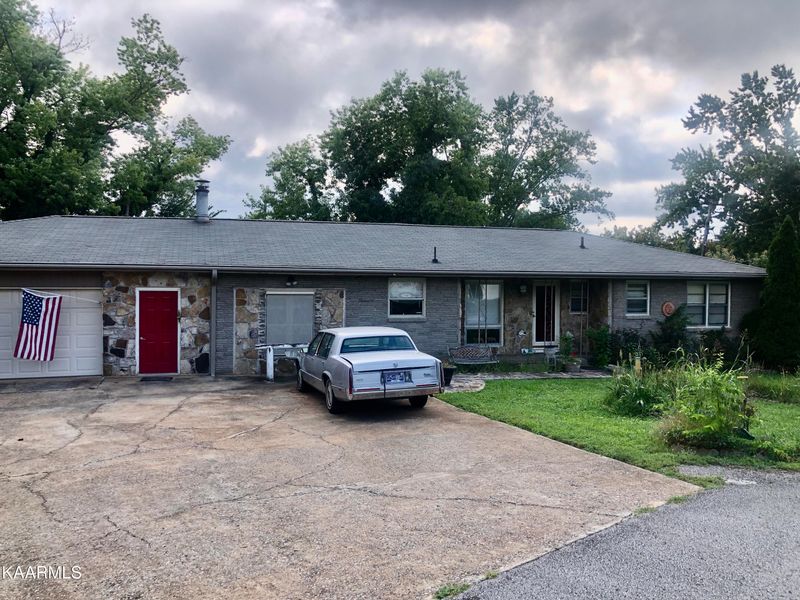 604 Peachtree Rd, Kingston, TN 37763