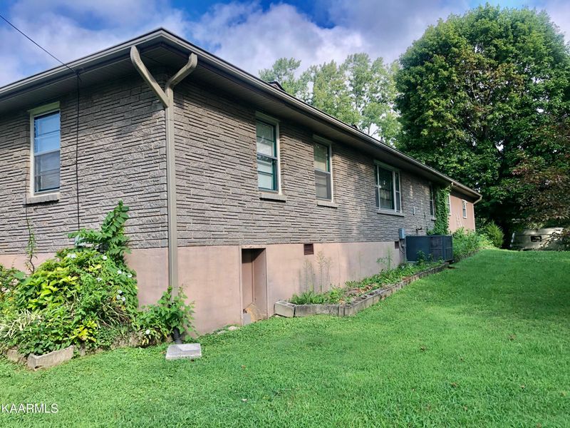 604 Peachtree Rd, Kingston, TN 37763