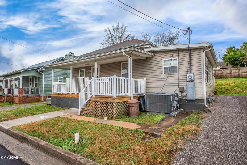 604 Steekee St, Loudon, TN 37774