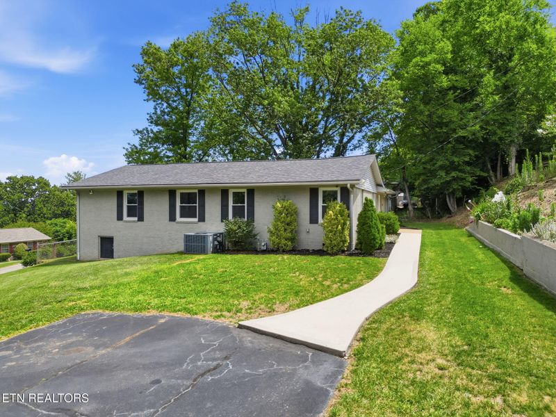 604 Weldon Dr, Maryville, TN 37801