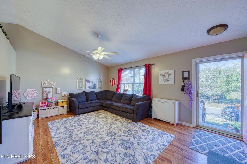 6042 Warrenpark Ln, Knoxville, TN 37912