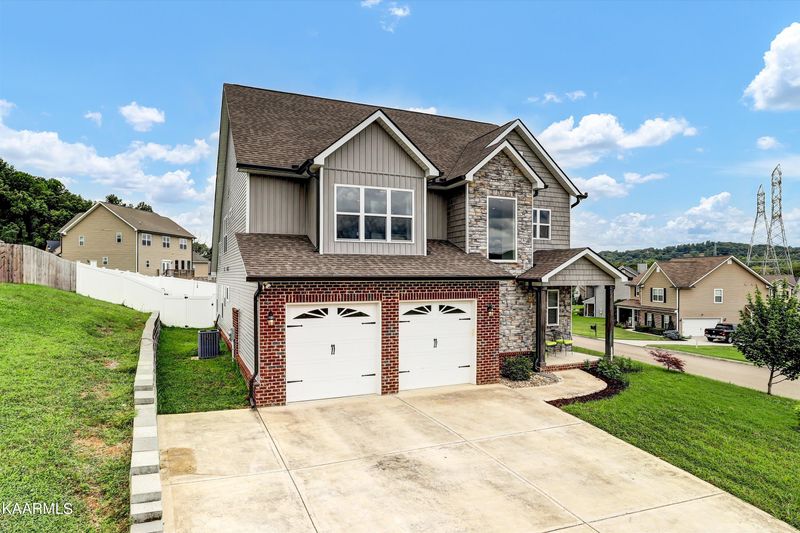 6043 Pembridge Rd, Knoxville, TN 37912
