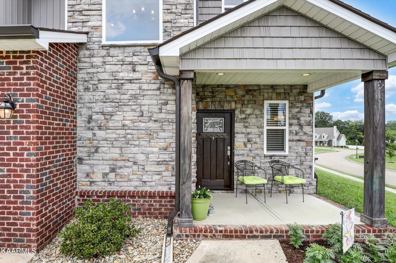 6043 Pembridge Rd, Knoxville, TN 37912
