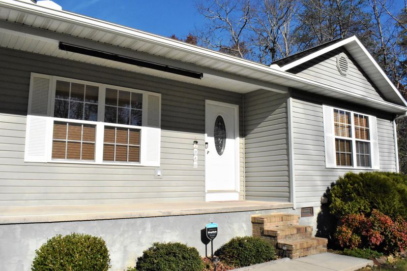6047 Tomahawk Dr, Crossville, TN 38572