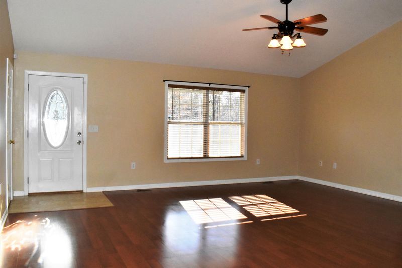 6047 Tomahawk Dr, Crossville, TN 38572