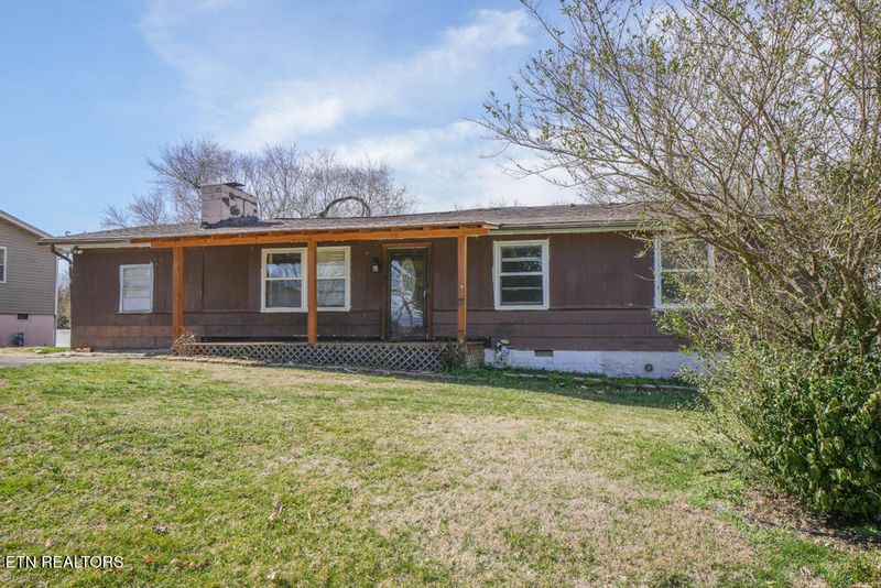 605 Black Forest Dr, Maryville, TN 37801
