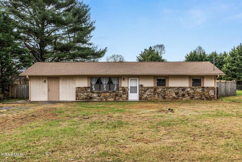 605 Newcomb Dr, Sevierville, TN 37876