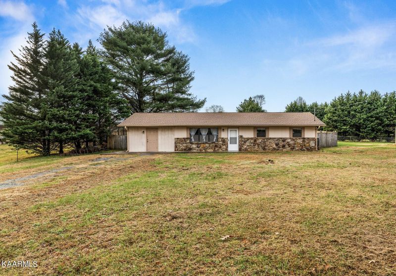 605 Newcomb Dr, Sevierville, TN 37876