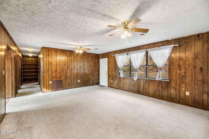 605 Newcomb Dr, Sevierville, TN 37876