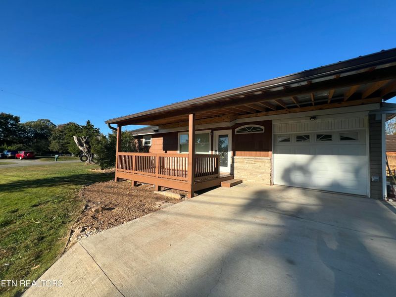 605 Ozark Cir, Knoxville, TN 37912