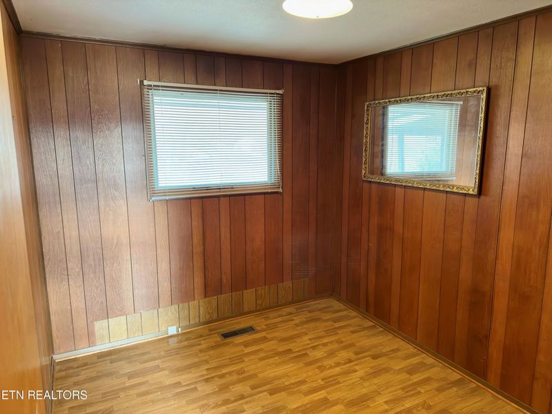 605 W Hemlock St, Lafollette, TN 37766