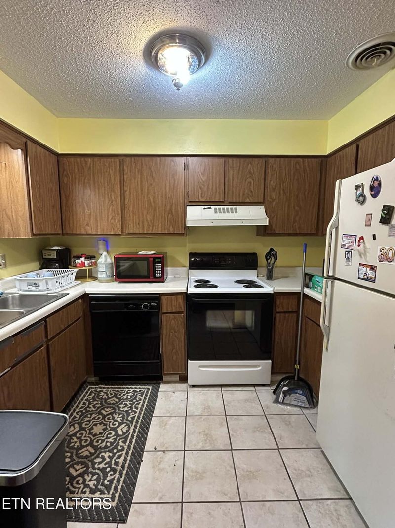 605 W Hills Dr, Harriman, TN 37748